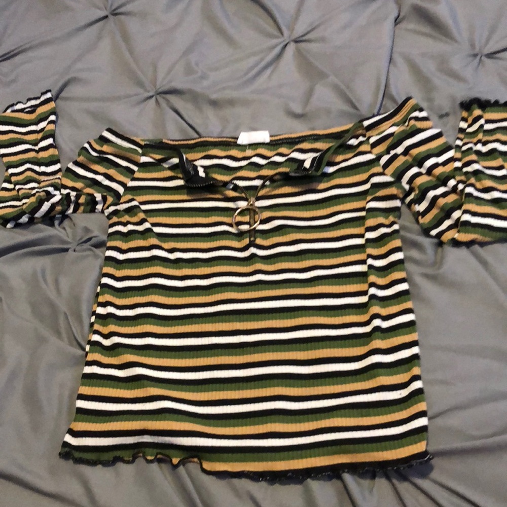 Off the shoulder long sleeve tee size M